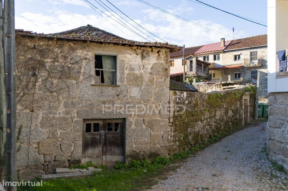 MORADIA rústica em Pedra