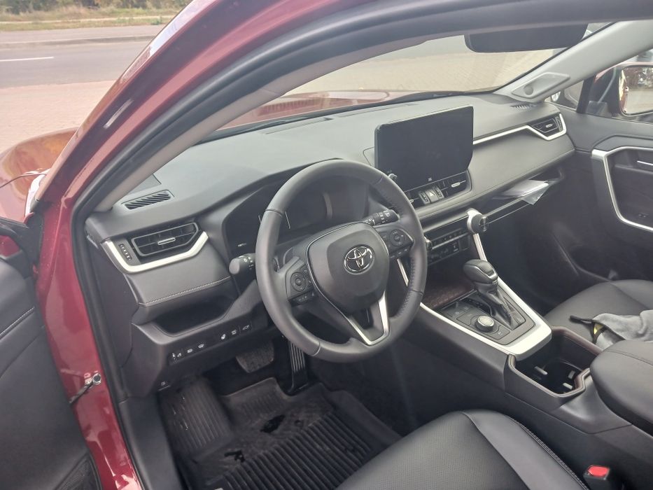 Продам  Toyota Rav 4 Limited  гибрид2024