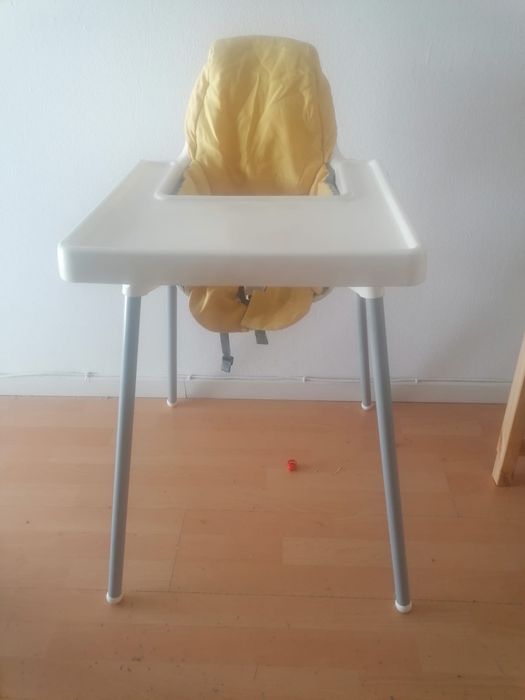 Cadeira alta com tabuleiro IKEA