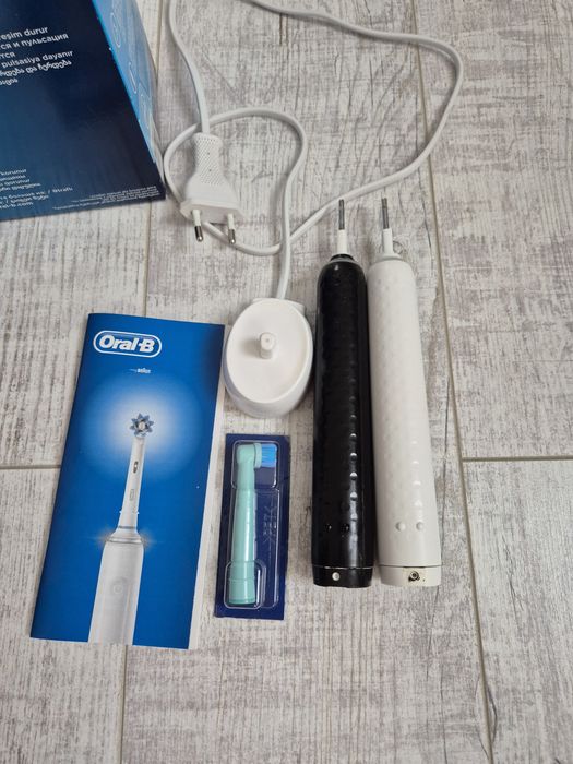 Oral B Pro biała i czarna 3900 N dwupak