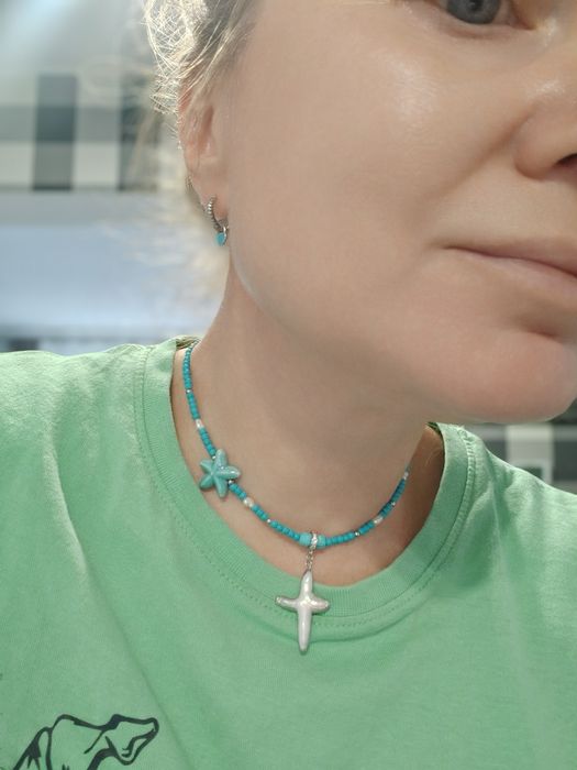 Naszyjnik: perły, ceramika, howlit
