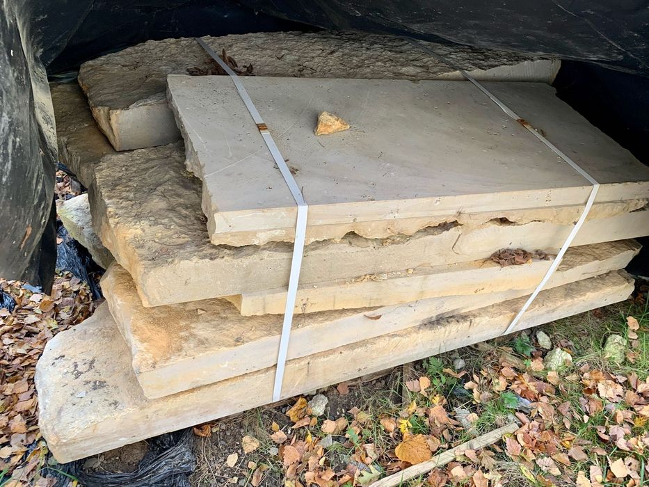 kamień Dolomit duże płyty nieregularny kształt różne grubości cięty m2