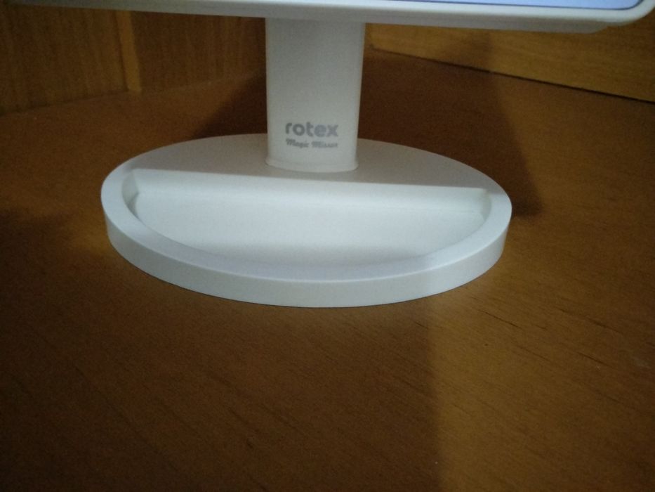 Косметическое зеркало с подсветкой; калькулятор