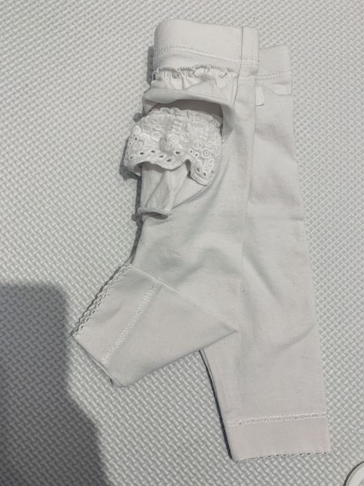 Legginsy spodnie newbie falbanki 56 białe