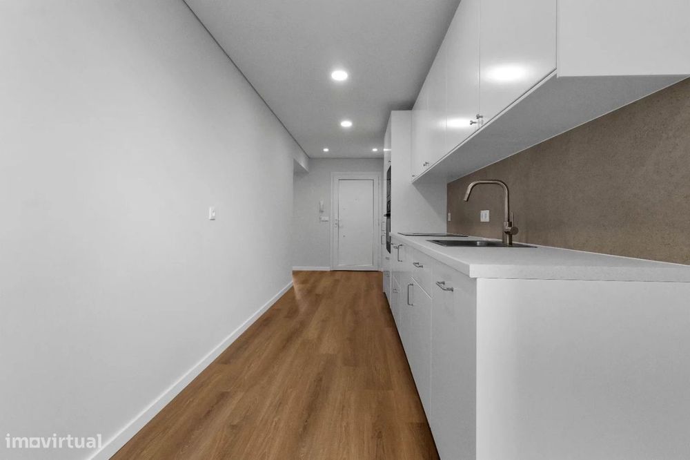 T2+1 totalmente remodelado no centro de Gaia — escola à porta, metro a