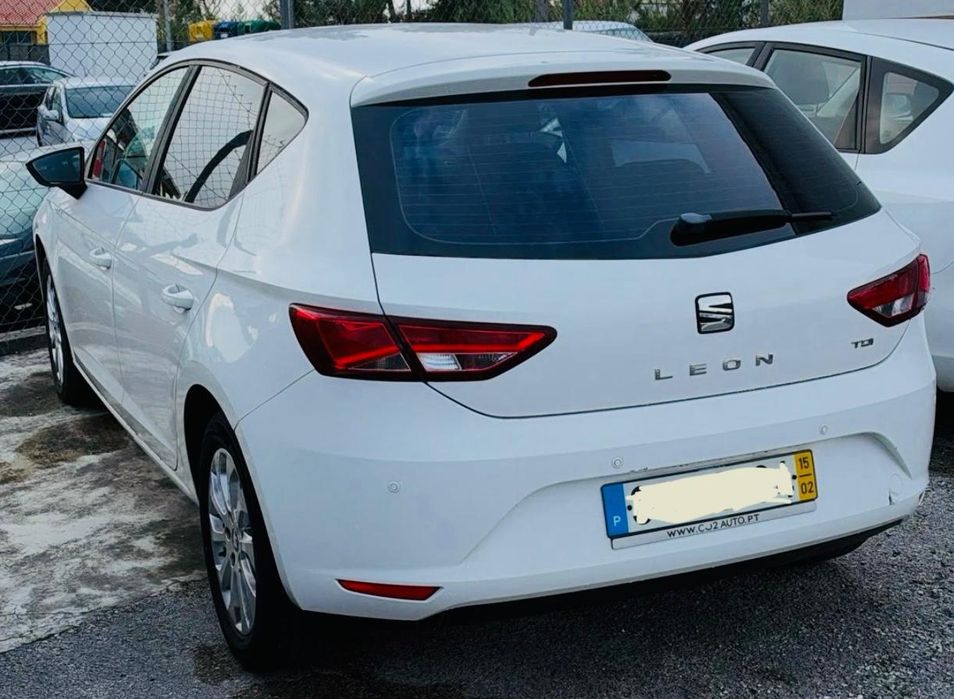 SEAT LEON 1.6 TDI Style, 105cv, de 2015,214 mil kms 
214 mil kms