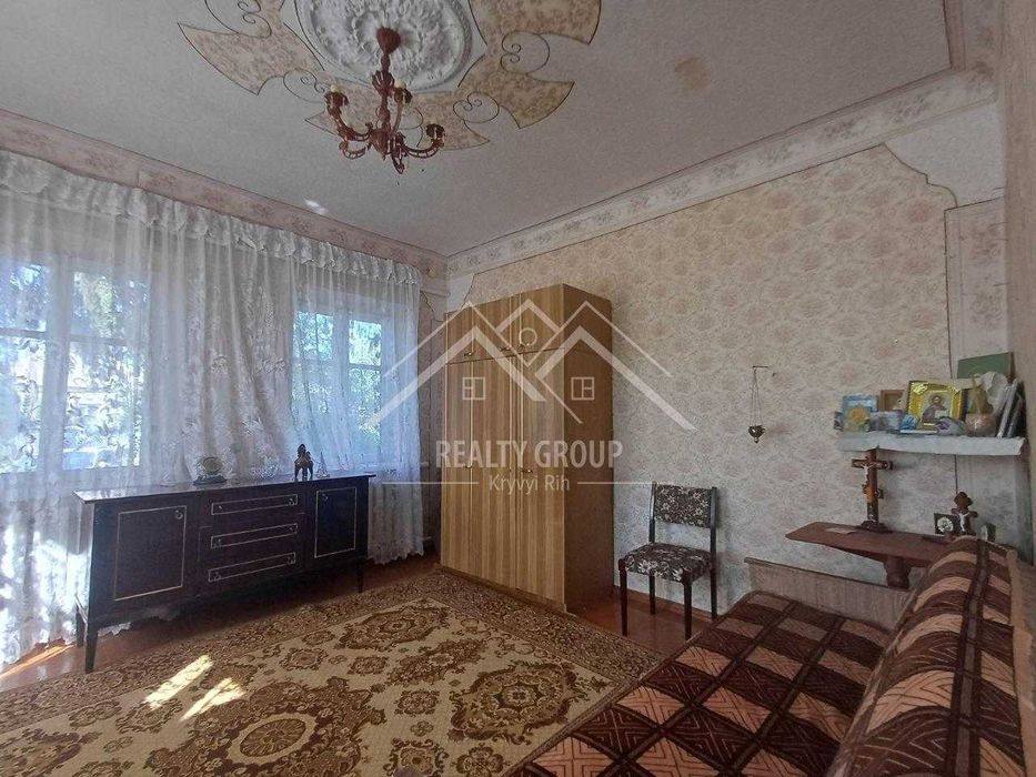 Продаж будинку в центрі с. Лозуватка з гаражем, літнею кухнею.