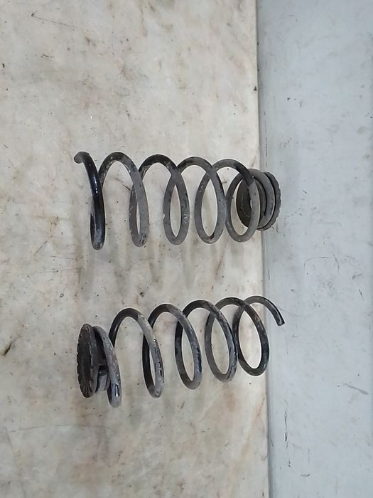 Mola de suspensão trás esquerda OPEL Corsa D