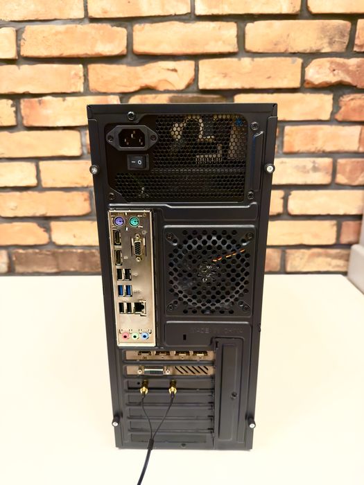 Gaming PC 4x4.1 GHz 32GB DDR4 GTX1070 8GB 1TB NVMe Win11 Pro KLAW+Mysz