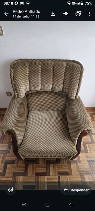 Camas, sofás , carpete e mesinha cabeceira