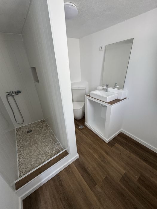Arrendo T1/T2 totalmente remodelado Charneca Caparica