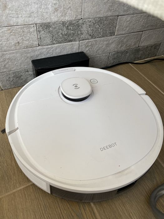 Робот-пилосос Deebot