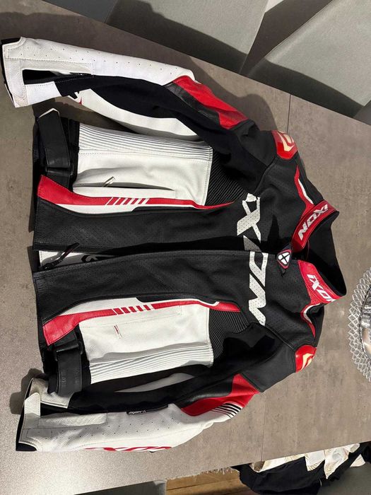 Casaco de mota e luvas