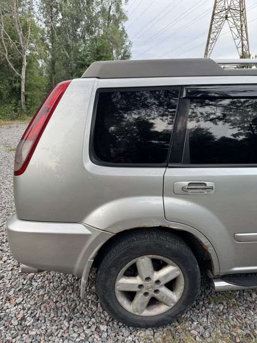 Продам Нісан т 30 2005 р автомат ,2,5 газ /бенз