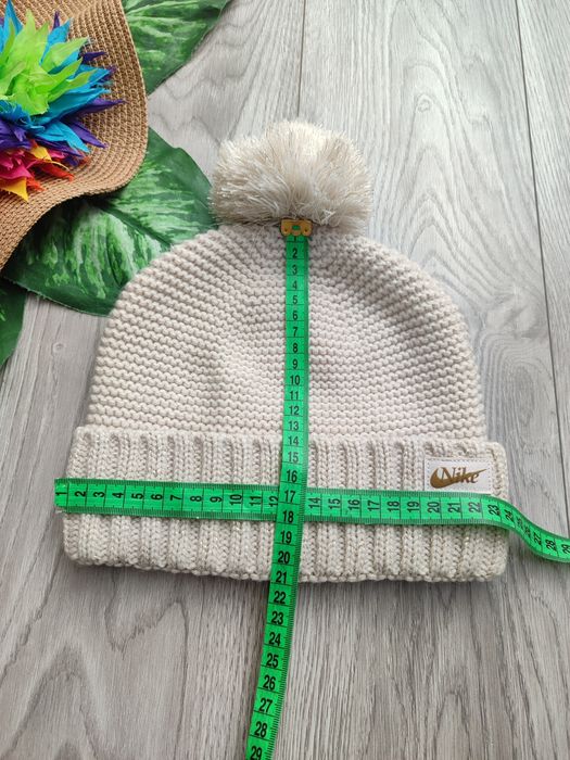 Жіноча зимова шапка з помпоном Nike Beanie Beige  One Size