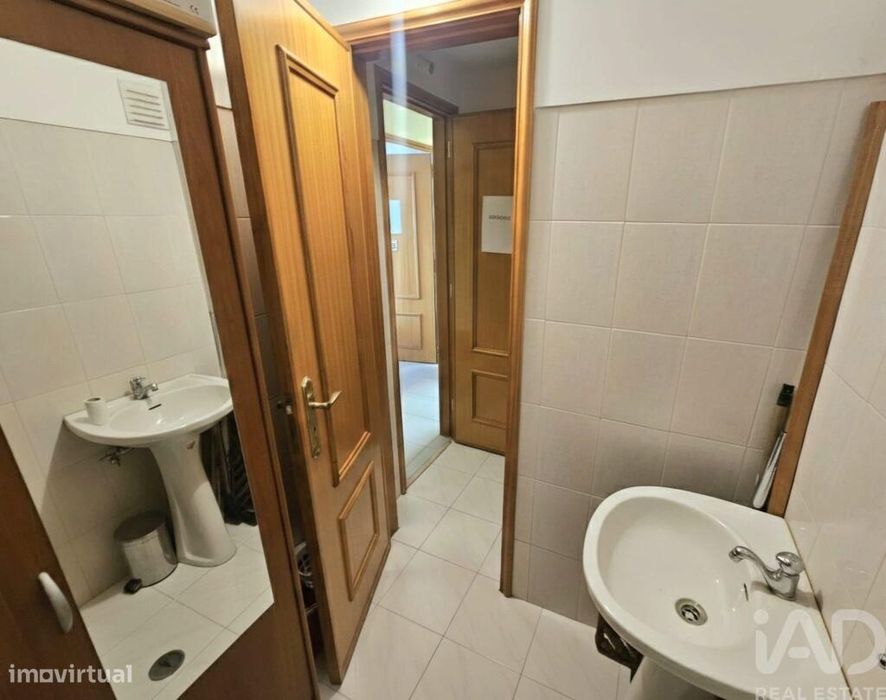 Loja / Estabelecimento Comercial T3 em Agualva E Mira-Sintra de 70,00