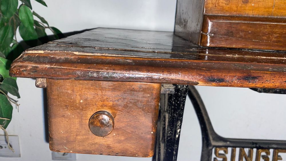 Máquina de costura antiga (Singer)