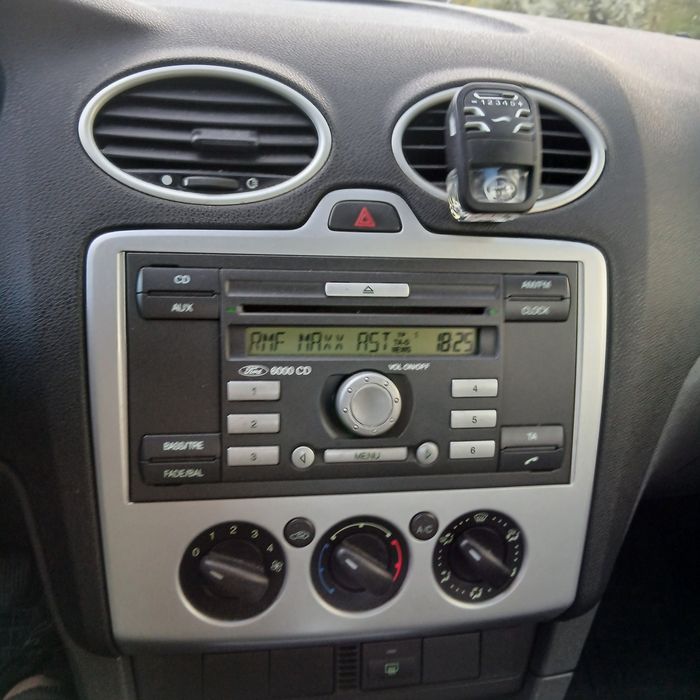 Ford Focus 1.8tdci hak klima