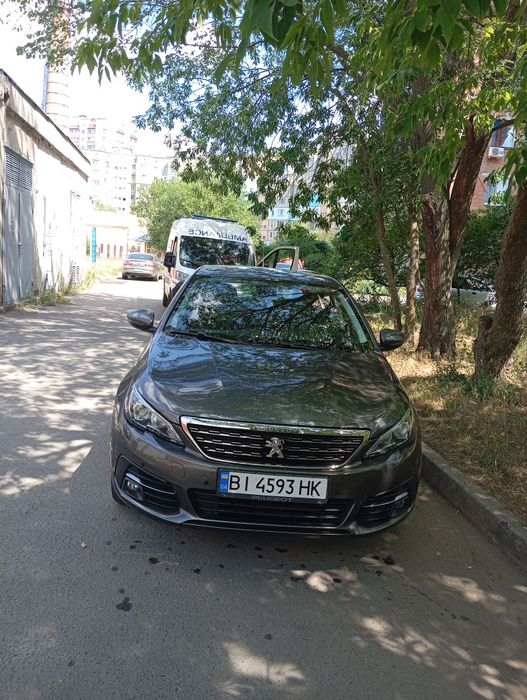 Автомобіль Пежо 308