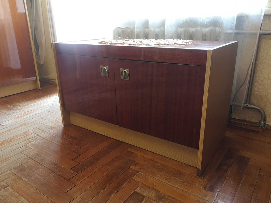 Костопольська секційна стінка з тумбочкою   можливо по частинам