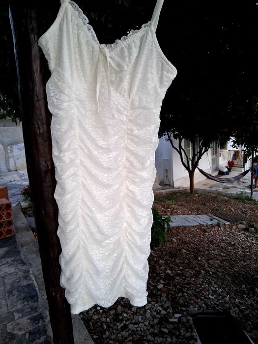 Vestido H&M e vestido Springfield.