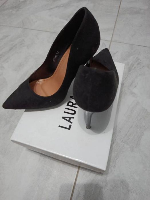 Klasyczne czarne zamszowe szpilki