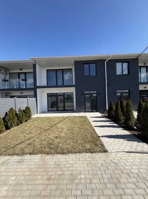 Продам таухаус в красном хуторе двухэтажный 132м2