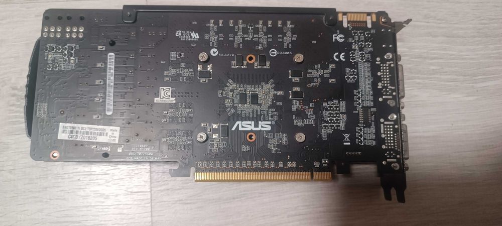 GTX 560TI на 2 Гіга, HD 4850 на 512 Метрів