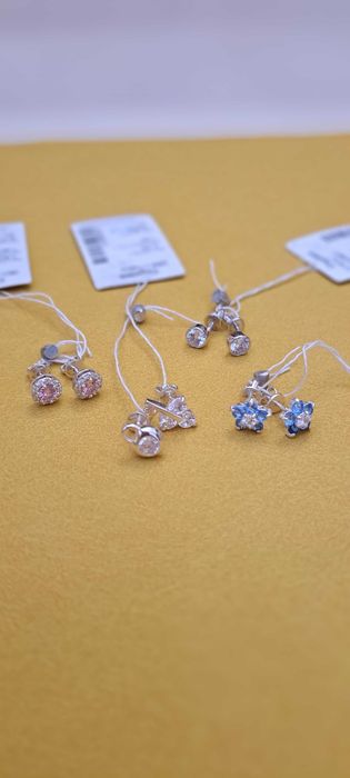 Продам нежные серебрянные серьги с цветными фианитами
