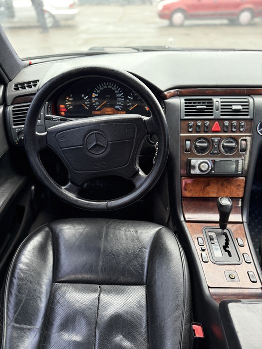Mercedes E210 3.2 бенз