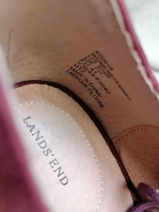 Czerwone zamszowe czółenka Lands’ End, r. 41