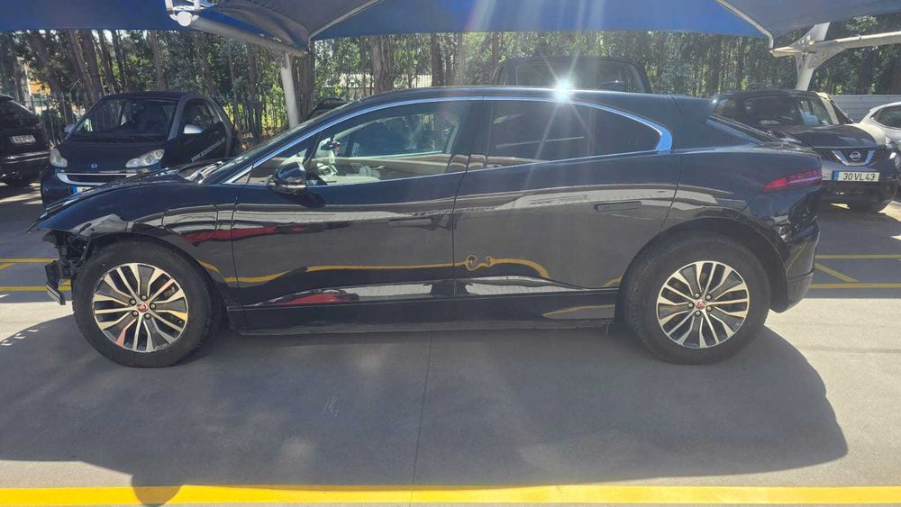 Jaguar I-Pace EV400 AWD   -   Salvado