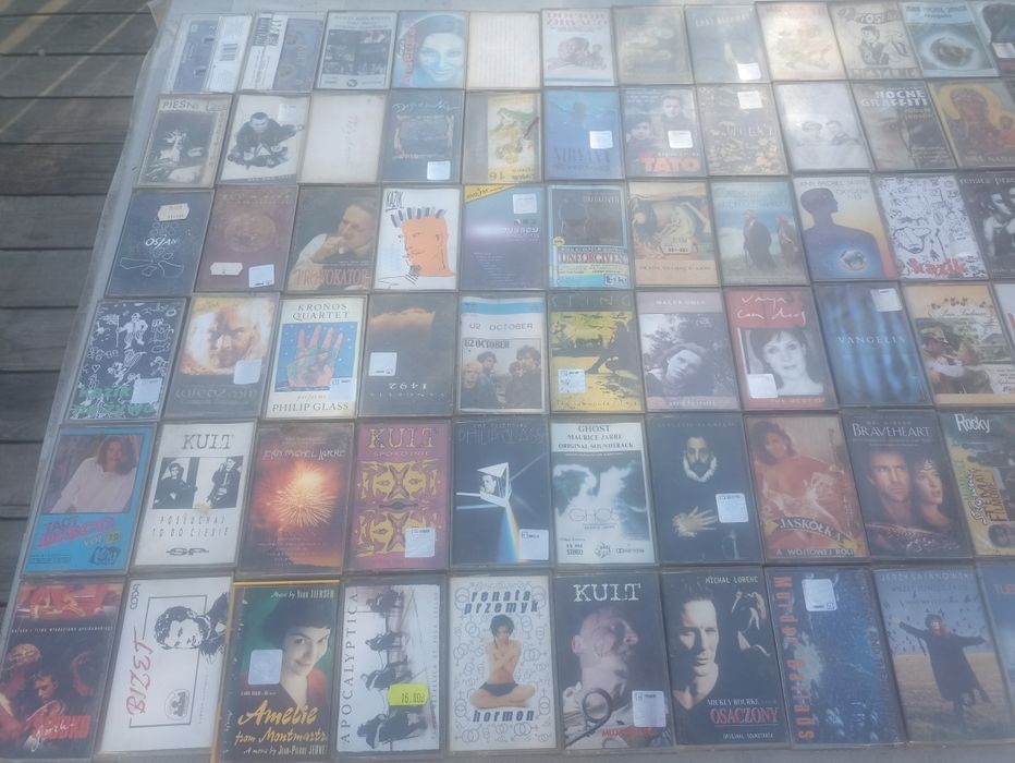 Magnetofon kasetowy plus sto kaset