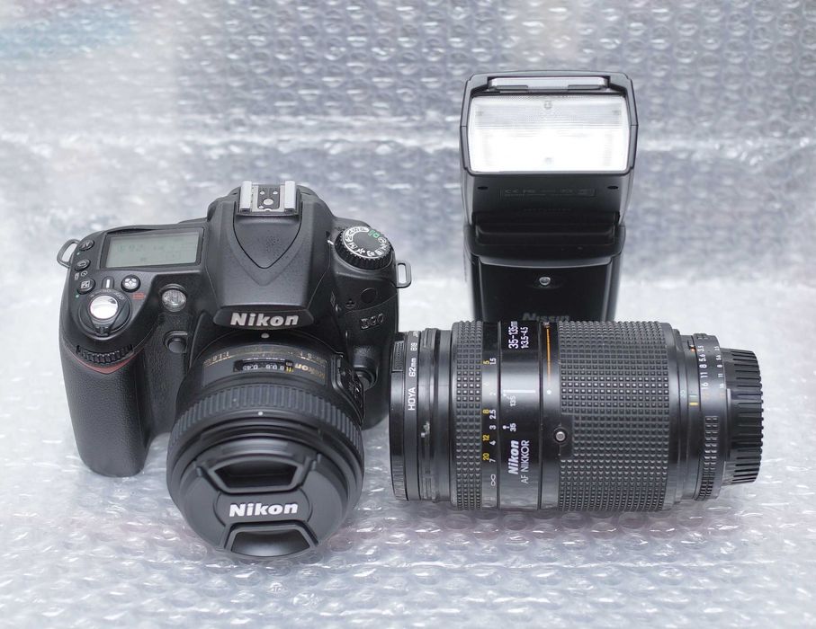 Nikon D90 +Nikon AF-S 50mm F1.8 G+ Nikon AF 35- 135 Macro +Flash
