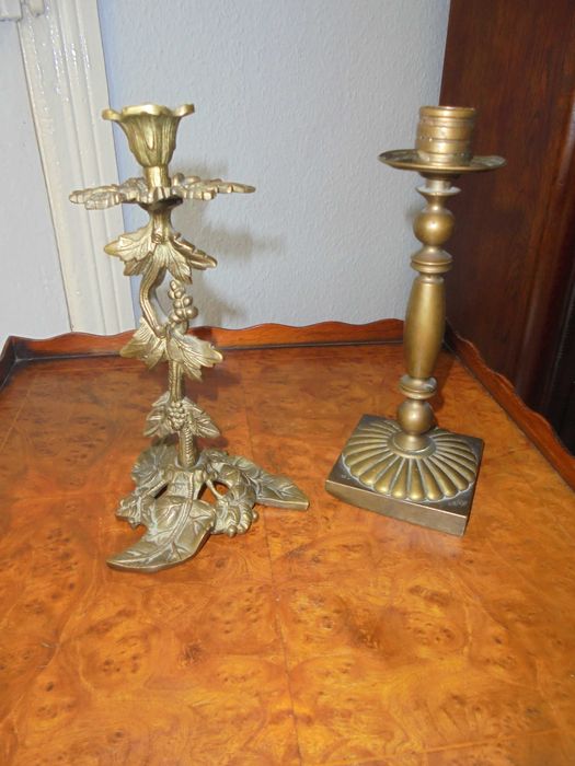 dwa stare świeczniki