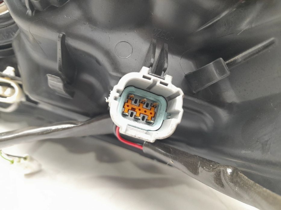 Ótica / farol direita NISSAN Micra V (K14)