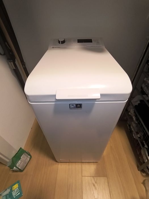 Pralka ELECTROLUX  ładowana od góry  1200obr.6kg.
