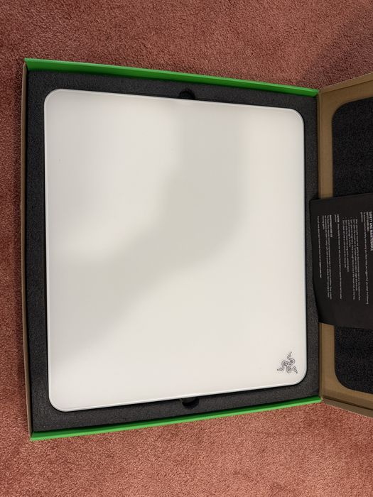 Razer Atlas Branco - Tapete de vidro temperado gaming