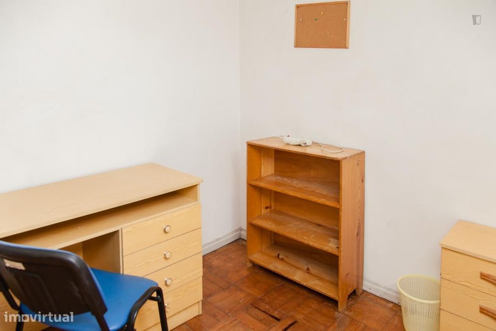 Quarto - localizado em Montes Claros Coimbra