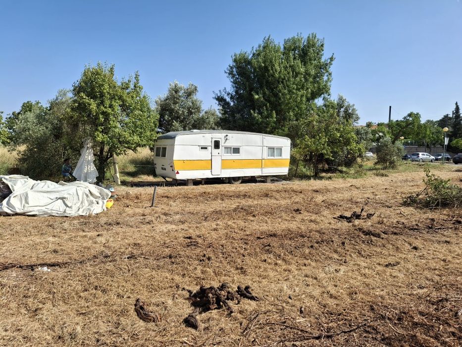 2 terrenos Contíguos com 6 mil m2, com caravana de 8m