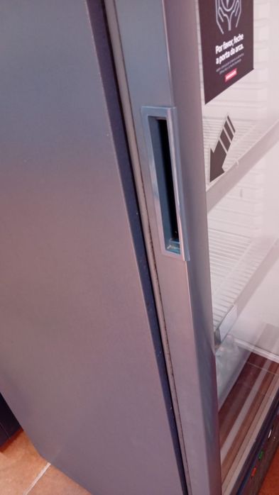 Frigorífico/vitrine/ equipamento de Bebidas Preto
