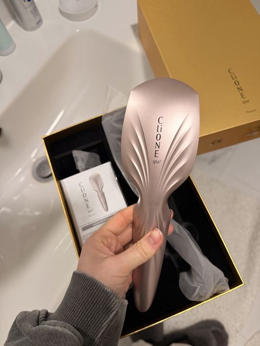 Plamine Clione Spa – Щітка для догляду за волоссям з LED терапією