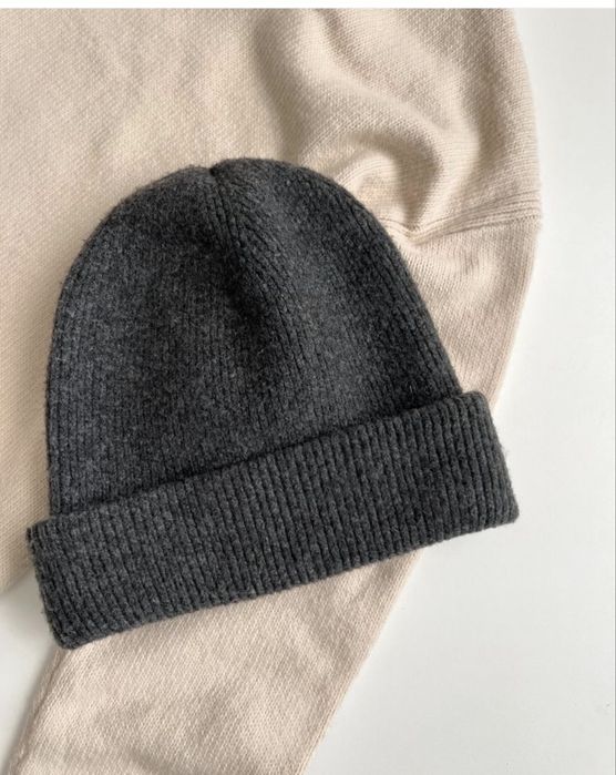 Тепла сіра шапка monki barbour