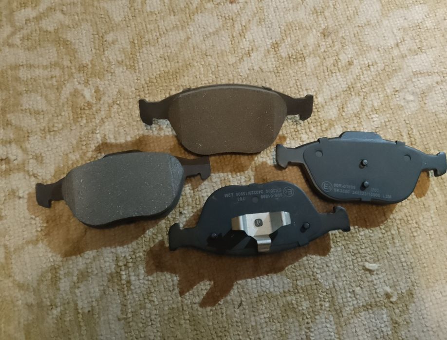 Продам передні тормозні колодки