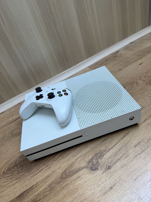Xbox one s + 1 pad