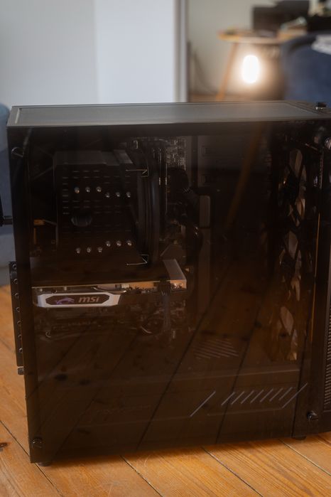 Komputer do pracy w biurze, gotowy na upgrade do gier/foto/video