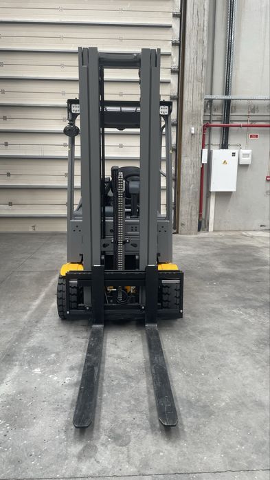 Jungheinrich EFG 320 electrico - novo