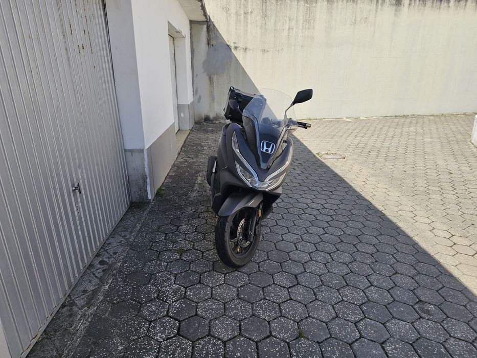 Honda PCX 125 2020 - Excelente Estado com Acessórios