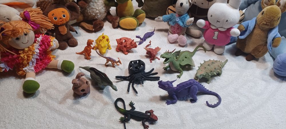 Іграшки м'які та резинові динозаврики