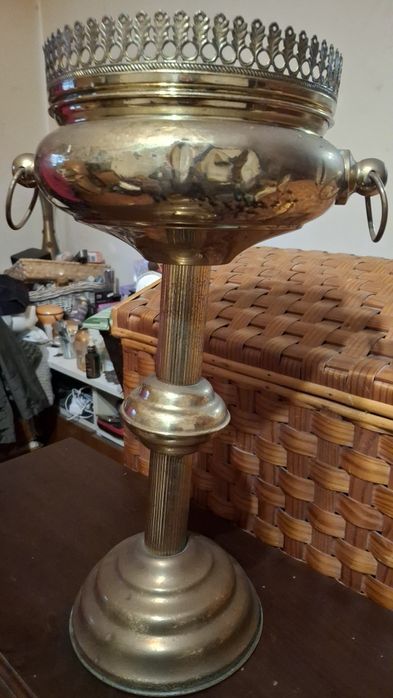 Floreira de pé em metal